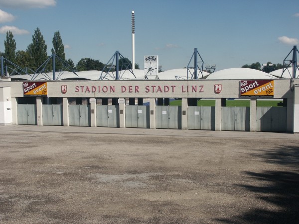Stadionbilder 2006 - Eingang Stehplatz.jpg