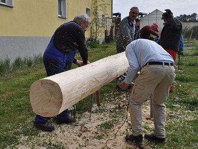 20230427 103025 Maibaum Kraenze LP
