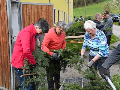20230427 141240 Maibaum Kraenze LP