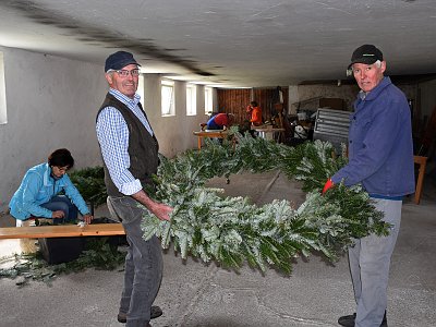 20230427 145402 Maibaum Kraenze LP