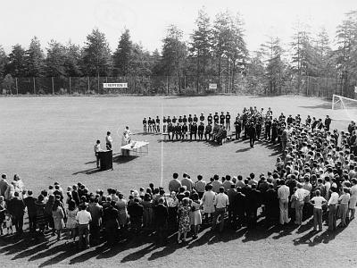 010 Sportplatzeroeff. Feldmesse 75