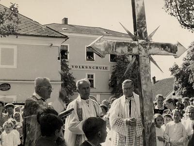 031   Turmkreuzsteckung Mai 1957