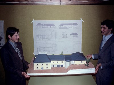 1977 Pfarrheim Neubau 01 Modell