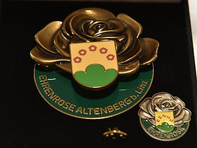 20251121 194439 Ehrenzeichen Ehrenrose AW