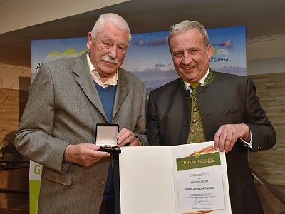 20251121 205331 Ehrenzeichen Ehrenrose AW