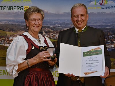 20251121 210940 Ehrenzeichen Ehrenrose AW