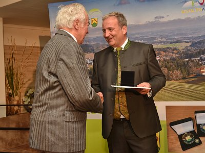 20251121 214921 Ehrenzeichen Ehrenrose AW