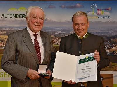 20251121 214937 Ehrenzeichen Ehrenrose AW