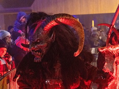 20251122 173652 Perchtenlauf HH : Altenberg, Canon EOS R5, Canon RF 24-105mm 4.0 L IS USM, Europa, Farbenfroh, Kamera, Kameradaten, Kontinente, Licht/Effekte, Licht/Gestaltung, Nachmittag ab 13:00, Nacht, Oberösterreich, Objektiv, Perchten, Tageszeiten, Veranstaltungen, Österreich