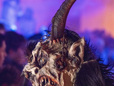 20251122 173750 Perchtenlauf HH : Altenberg, Canon EOS R5, Canon RF 24-105mm 4.0 L IS USM, Europa, Kamera, Kameradaten, Kontinente, Licht/Effekte, Licht/Gestaltung, Nachmittag ab 13:00, Nacht, Oberösterreich, Objektiv, Perchten, Tageszeiten, Veranstaltungen, Österreich